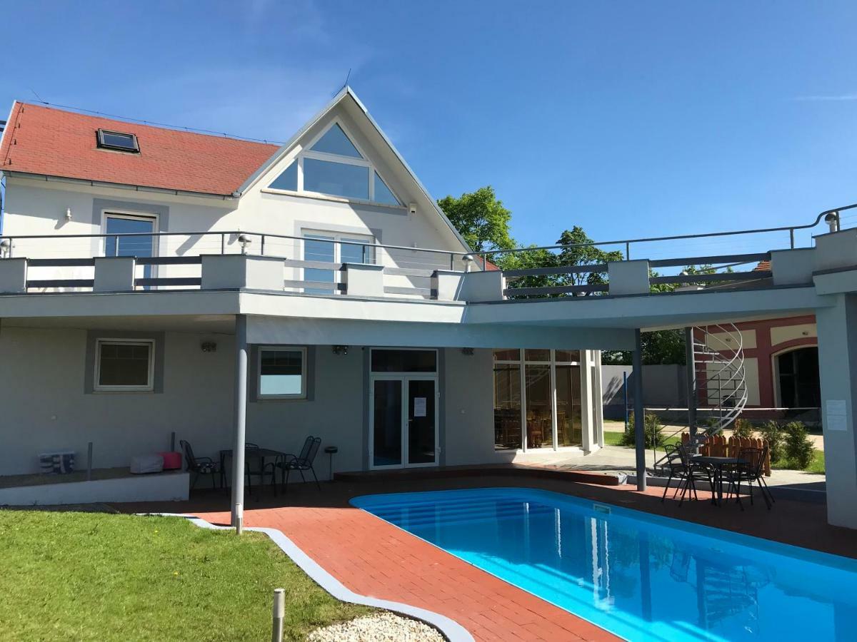 Beach Pension Хеб Екстер'єр фото